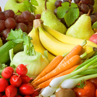 Verschiedene Obst- und Gemüsesorten liegen bildfüllend nebeneinander.
